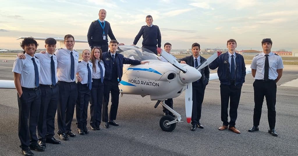 17 World Aviation Students Complete Theoretical Phase 2 Alumnos World Aviation