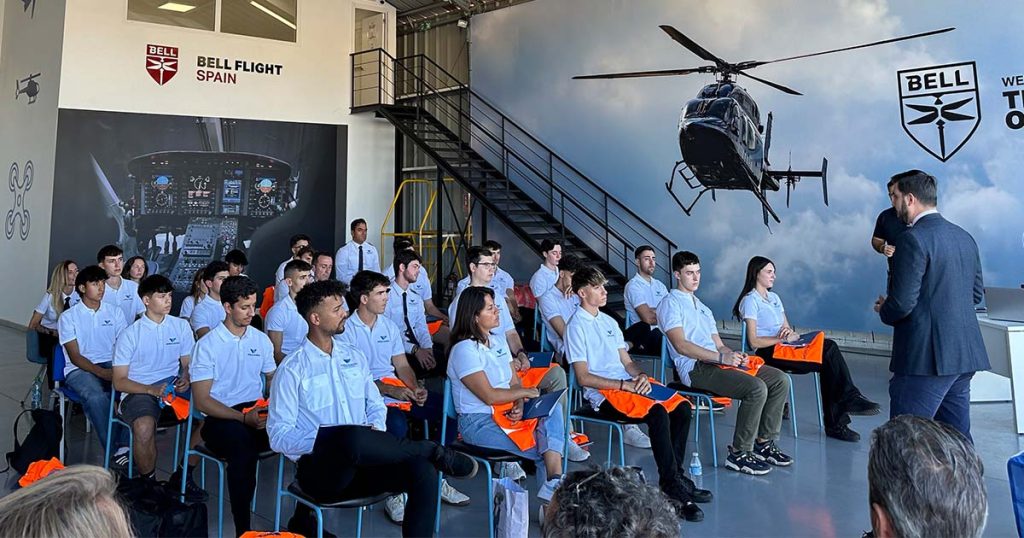 Nueva promoción de futuros pilotos de avión y helicóptero