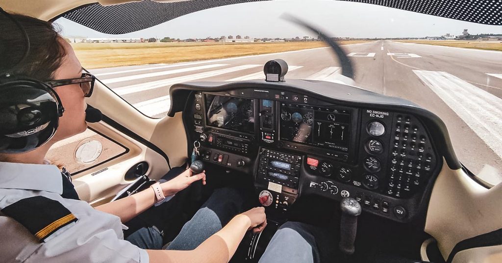 How to become an Airplane Pilot - Studies and Licenses | World Aviation 1